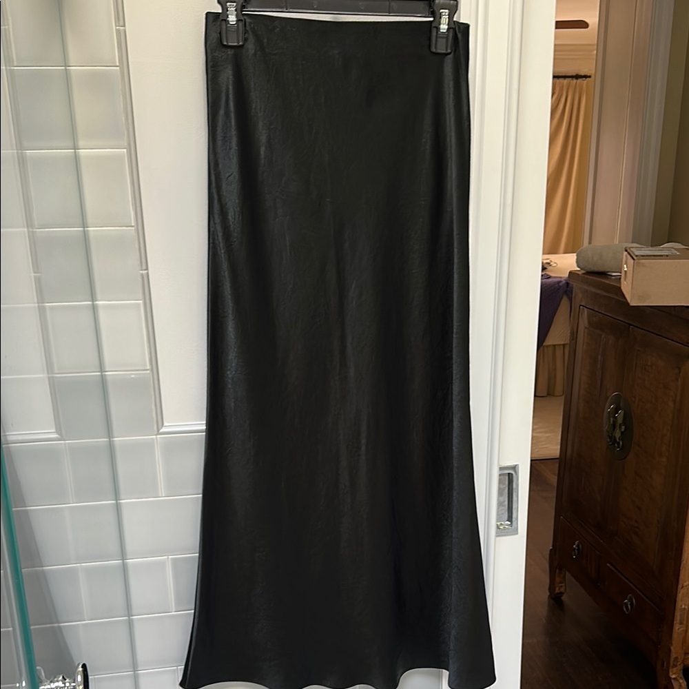 Babaton Beautiful blk slip skirt sz 8 worn once bought the wrong size